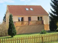 Child-friendly apartment with terrace, 800m to the beach Hotels near Naturstrand Gross Schwansee bei Kalkhorst