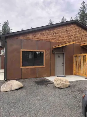 Riverside State Park Studio Bear Apartment+Loft Hotels near Eastern Washington University JFK Memorial Library