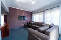 KhayaLethu Cottage 2 Cozy home, 10mins walk to the majestic falls. Lovely garden