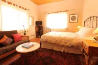 Stella Luna - in the Lap of Taos Mountain! Hotels in Arroyo Seco