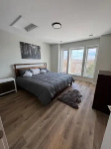 Lake view lux condo beside Deerhurst/ski/golf/lake