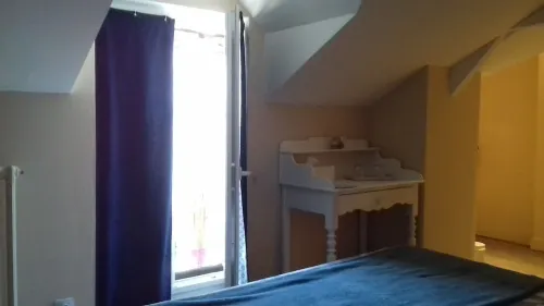 White room with private shower room and WC Hotels in Bauge-en-Anjou