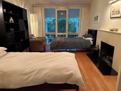 Period home 10-minute walk to the Sorrento shops and 5 minutes to front beach. Hotels near St Andrews Beach