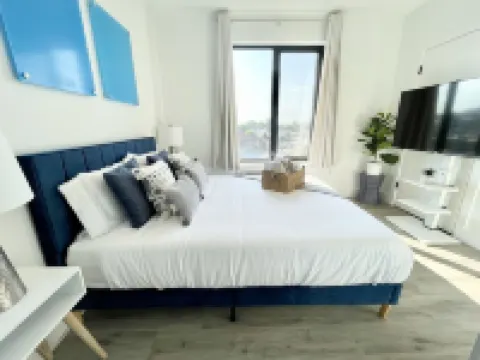 Modern 2Br Indoor Pool Near NYC & MetLife