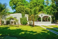 Charming 3-bedrooms house with AC, WiFi in La Libertad 15 Minutes from Airport - 3 étoiles