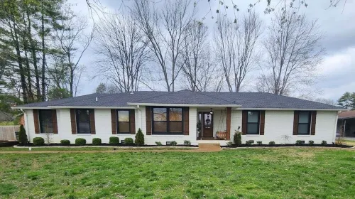 Lakeshore Living- studio apartment