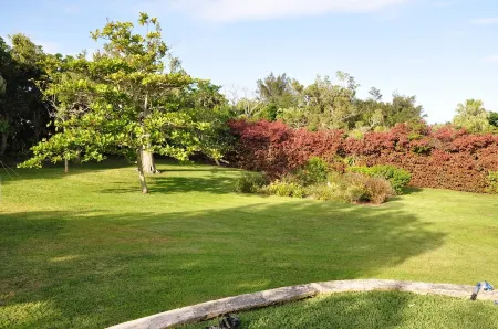 Tranquil Garden Setting, Private Waterfront - Sleeps 6, Twizy charger. Отели в г. Сэндис