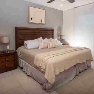 BEACHFRONT w/Huge pool & private terrace l BBQ I Fast WiFi 2Br Rooms