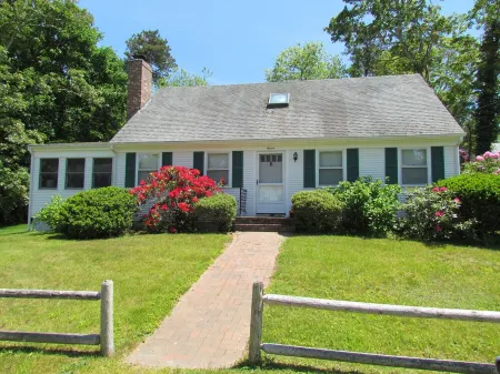 Family friendly home, walk to beach, central AC