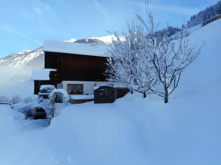 Hillside location with a fantastic panoramic view of Matrei and the mountains, very quiet!