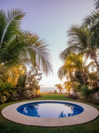 Casa de la Luna - Your Escape to Paradise in Stunning Oceanfront Home