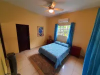 Fully Gated Family Compound Direct Ocean Front Pochomil Viejo住宿飯店