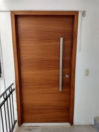 Casa Gris just at a short walk from the center. Отели рядом с достопримечательностью «Casa Arrecife»