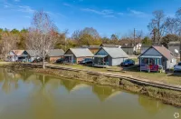 Cozy cottage by the lake! 18c 러셀 카운티 호텔