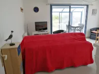 Bright, sea-view apartment with direct beach access - 3-stjärniga