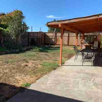 Centrally Located in the Heart of Wine Country! Hotel Exterior