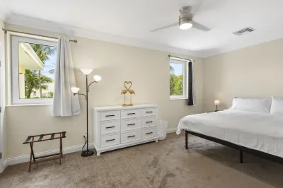 Large Family Accommodation with Pool and great location. Steps from Atlantis!