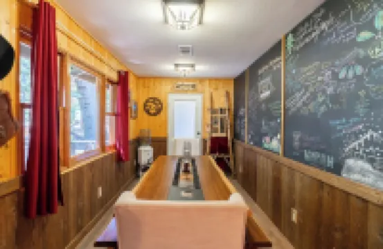 Arrowhead, A/C, Private Jacuzzi, Huge Backyard, 65" TV, Fully Stocked, Dogs OK.