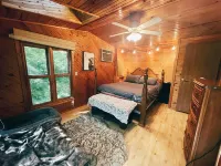 Cozy cabin on the lake