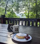 Beautiful 3-bedroom Lake Front Home on Lake Santeetlah