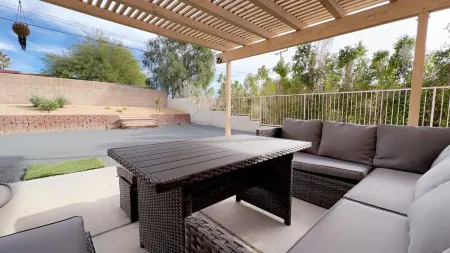 Family Friendly Game House! 15 Mins to Palm Springs! Newly Renovated! MTN Views! Отели рядом с достопримечательностью «Desert Hot Springs Chamber-Commerce»