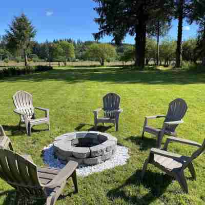 Cozy 2 bedroom house on 1.5 acres Hotel Exterior