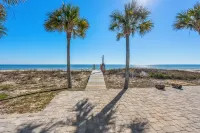 7 Bedroom - Gulf Front W/ Private Pool - 4 Kings, 9 Twins, 1 pull out