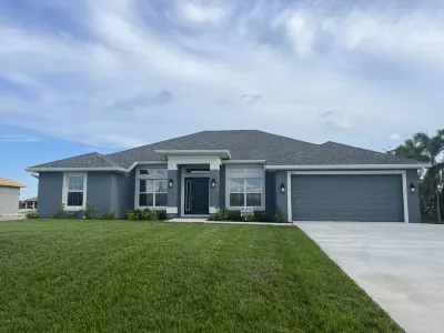 Superior brand new home with pool table. Hotels near Park 1110 Plaza