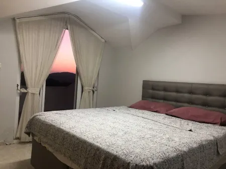 Ölüdeniz villa with Pool for family On the way of Ölüdeniz. Big area barbacu….. Отели в г. Oludeniz Mahallesi