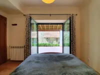 Cozy house in quiet village with generous outdoor space near Pombal