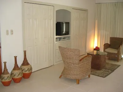 Romantic & Luxury 5th Floor Ocean From Studio Hotels in 