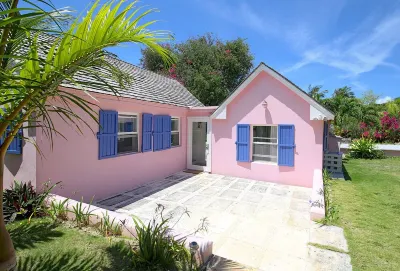 1BR 1BA Garden Cottage on Private Estate w/Pool! Hotel a 