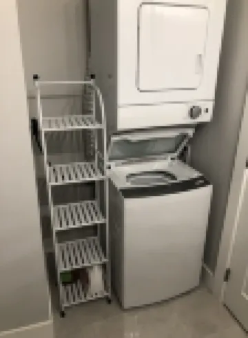 A - Modern Cozy Room w Private Entrance & Washroom