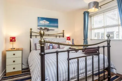 Easily accessible, single level, 3-bed cottage close to beach, shops & eateries! Hotels near Saltburn Cliff Tramway