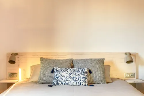 LOFT VILLAGE HOUSE+AIR CONDITIONING+TERRACE, NEAR THE GOLF COURSE. Hotels in Vernegues