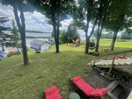 Jolie Maison Bobcaygeon Waterfront Cottage