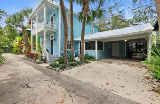 Villa 1898 “Ghost” Luxe Home- Hidden Gem in the heart of the “Oldest City”