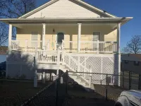 Beautiful lakefront home W/Breathtaking  view