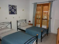 Spacious 3 bedroom Villa with private pool, patio and roof terrace. Hotels in Geropotamos