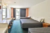 Cottonwood Motor Inn - parking