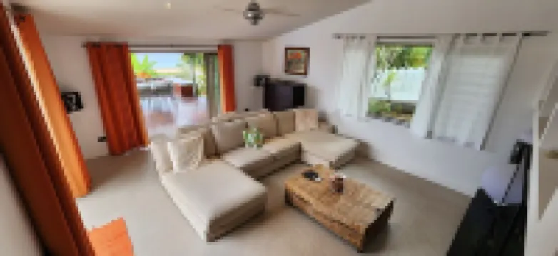 In a quiet, popular subdivision, villa with pool, view of Moorea, 5 bedrooms Hotels in Punaauia
