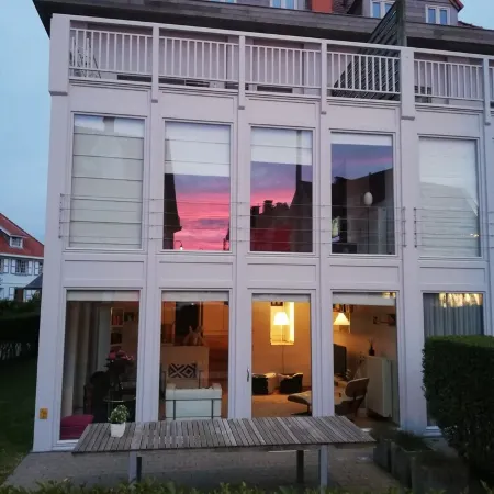 Modern duplex apartment, ground floor with garden within walking distance of the sea