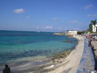 A Private Cottage Just Steps Away From the Beach and Hip Strip - 2 звезды