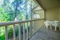 Cozy condo with shared pool and tennis courts near lake, Northstar, and more!