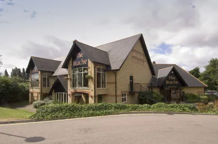 Premier Inn Luton (Airport) Отели в г. Латон
