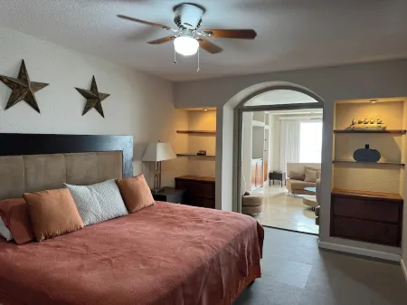 Ocean View Condo - Rosarito Отели рядом с достопримечательностью «Baja Gallery»