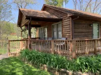 "Cabin in the City" available for your pleasure. Walk to Downtown Burnsville.