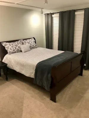 Cozy Clean and Quiet 2 Bed / 1 Bath Home. Steps from Lake and Park! Hotels near Benson Sculpture Garden