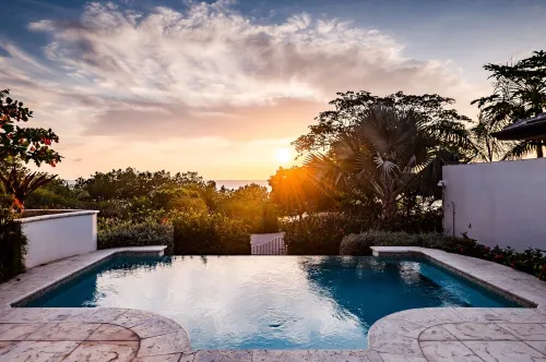 BEACHFRONT 5BR Luxury Villa "Carolina Del Mar", Memorable Sunset Views.