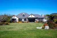 "Taha Moana" Step out the door onto the lake front Hotels in Kawaha Point